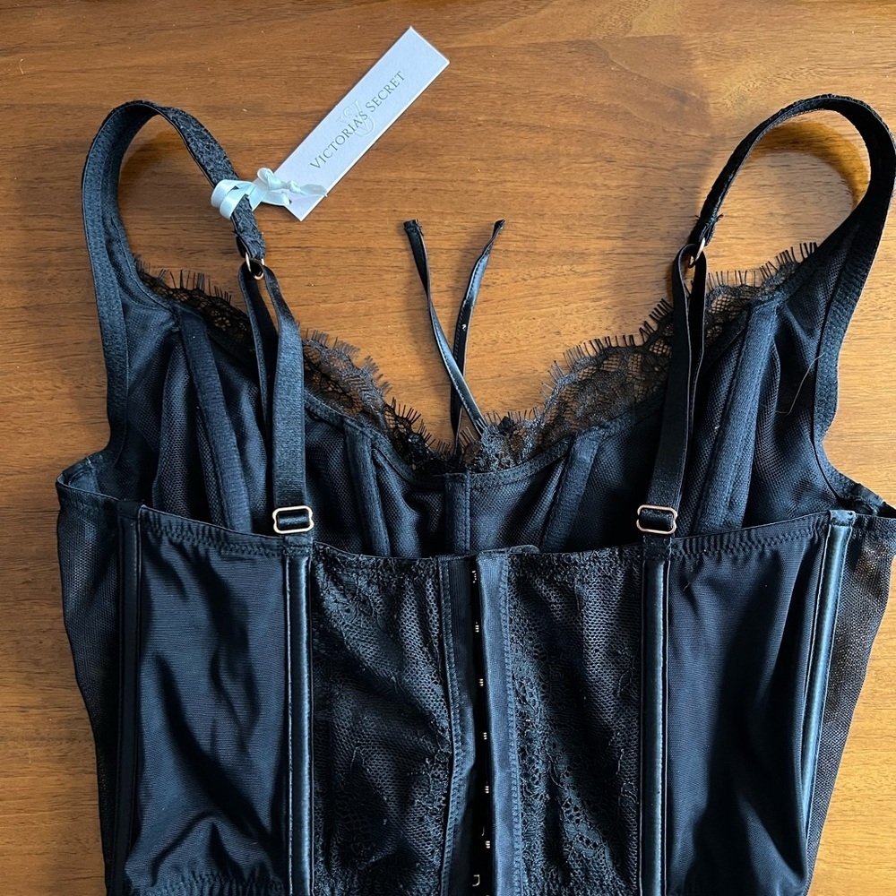 NWT VS Corset - Picture 4 of 7
